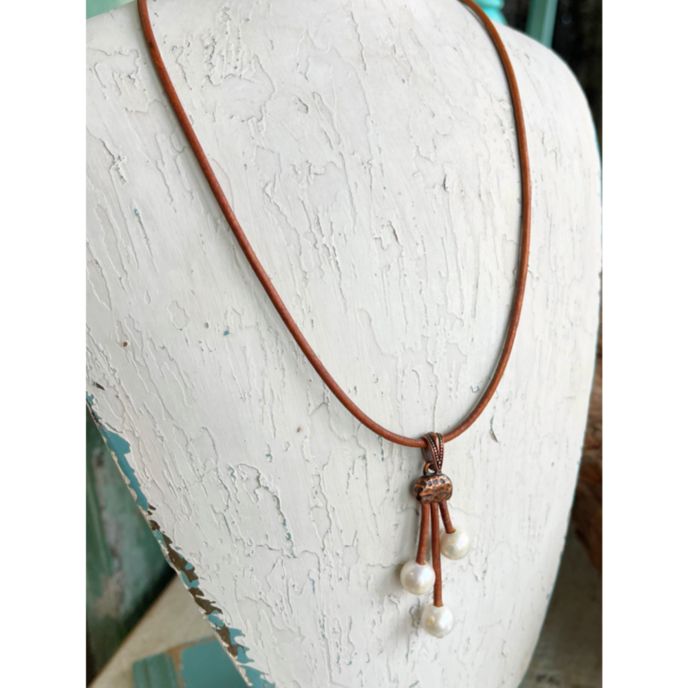 Walk-in-Workshop “Tres Chic” Leather Necklace