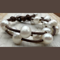 -NEW- Floating Pearl Bracelet